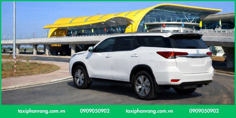 Di chuyển bằng xe riêng từ sân bay Liên Khương đến Phan Rang chỉ khoảng 2 giờ